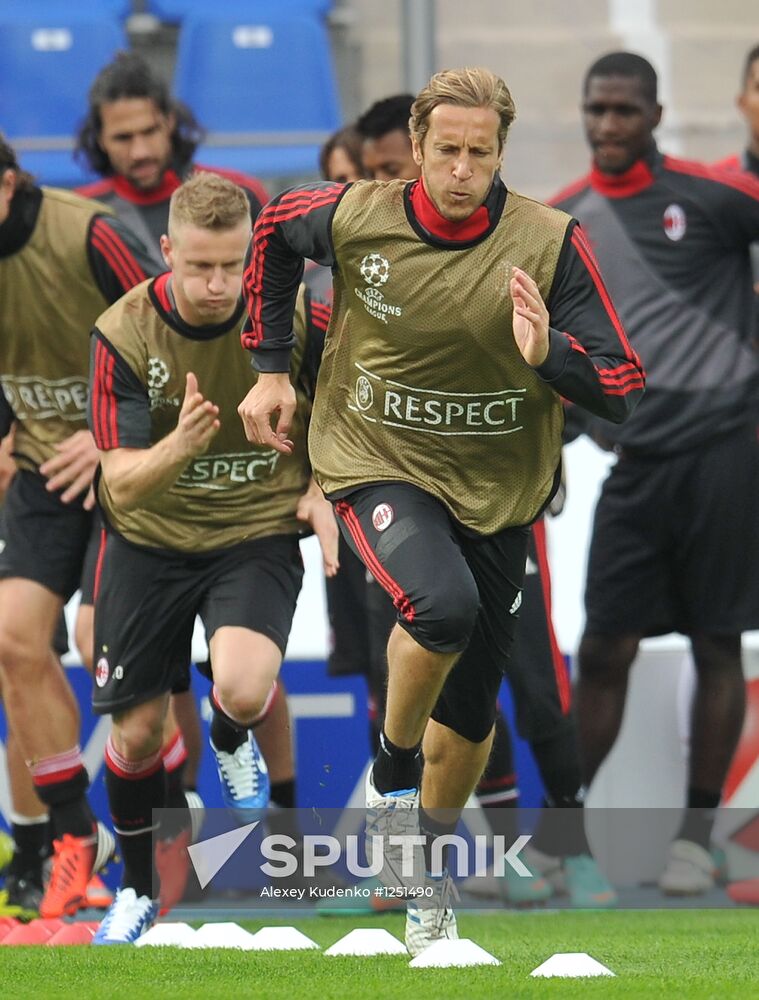 A.C. Milan holds training session