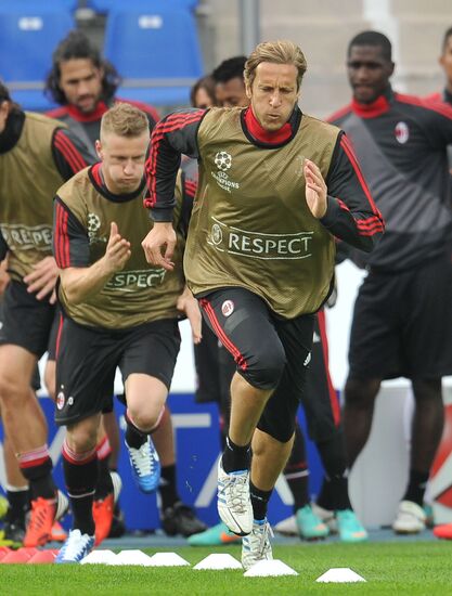 A.C. Milan holds training session