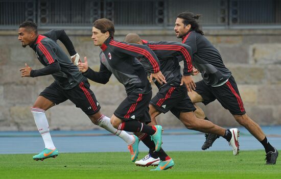 A.C. Milan holds training session