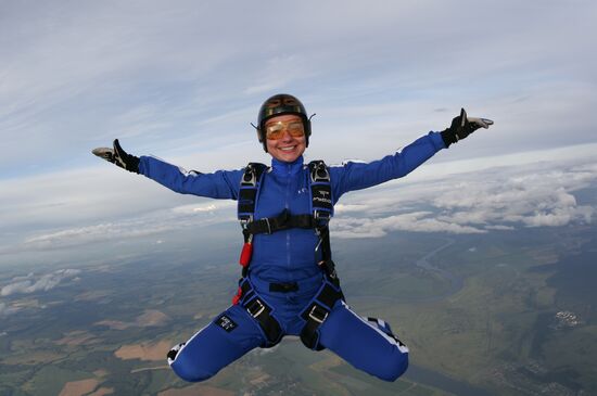 Russian skydiver Irina Sinitsyna dies in Moscow