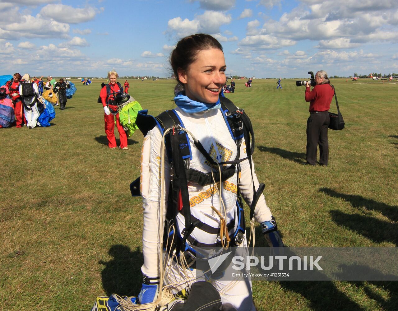 Russian skydiver Irina Sinitsyna dies in Moscow