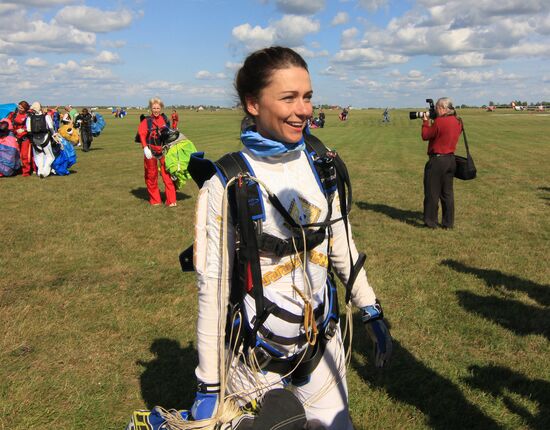 Russian skydiver Irina Sinitsyna dies in Moscow