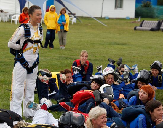 Russian skydiver Irina Sinitsyna dies in Moscow