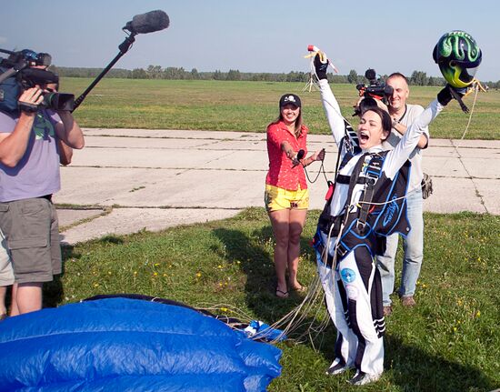 Russian skydiver Irina Sinitsyna dies in Moscow