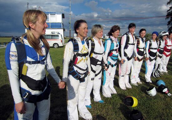 Russian skydiver Irina Sinitsyna dies in Moscow