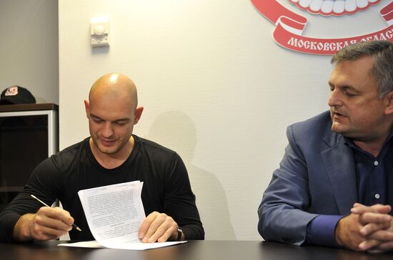 Hockey. Andrei Markov signs a contract with hockey club Vityaz