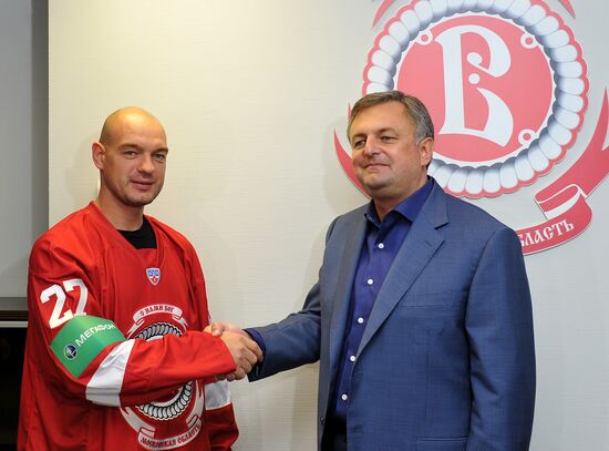 Hockey. Andrei Markov signs a contract with hockey club Vityaz
