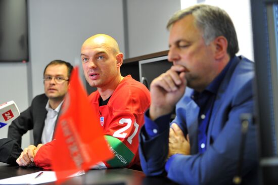 Hockey. Andrei Markov signs contract with hockey club Vityaz
