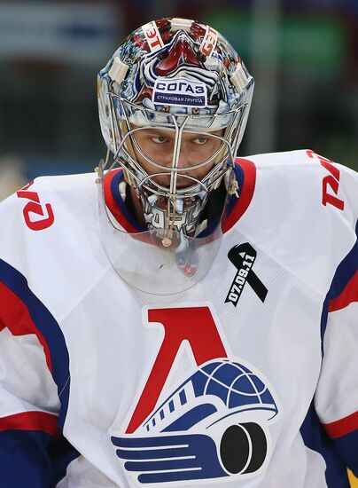 HC Lokomotiv player Semyon Varlamov at training session