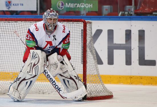 HC Lokomotiv player Semyon Varlamov at training session