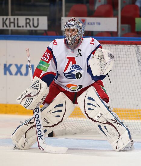 HC Lokomotiv player Semyon Varlamov at training session