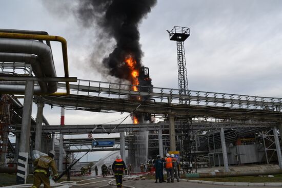 Fire at an oil refinery in Saratov