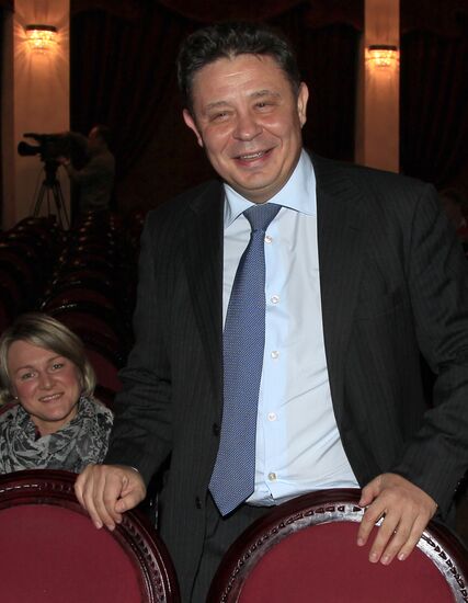 Fine Gentleman newsical premieres at Variety Theater in Moscow