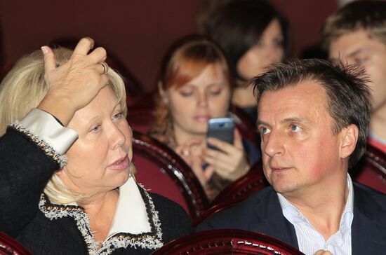 Fine Gentleman newsical premieres at Variety Theater in Moscow