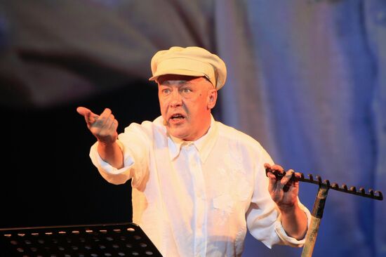 Fine Gentleman newsical premieres at Variety Theater in Moscow