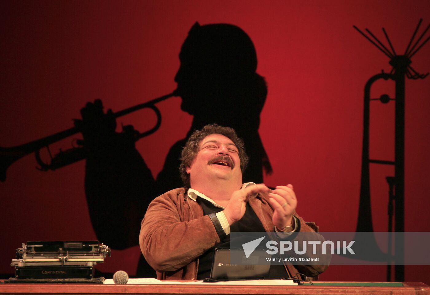 Fine Gentleman newsical premieres at Variety Theater in Moscow