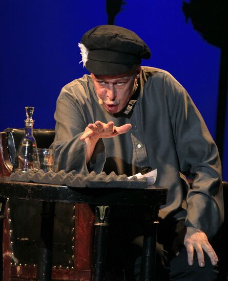 Fine Gentleman newsical premieres at Variety Theater in Moscow