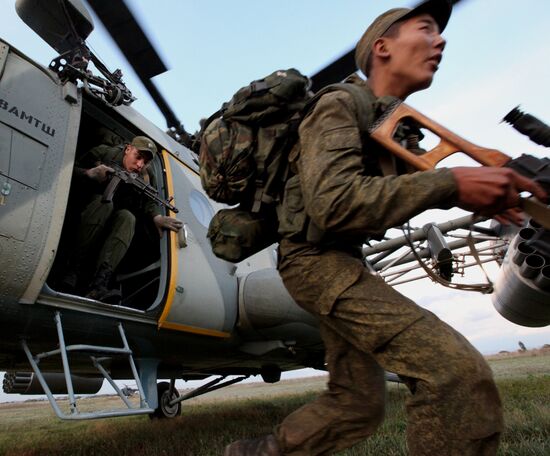 Military exercise of Pacific Fleet marines and Air Force