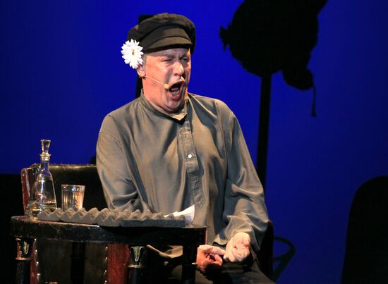 Fine Gentleman newsical premieres at Variety Theater in Moscow