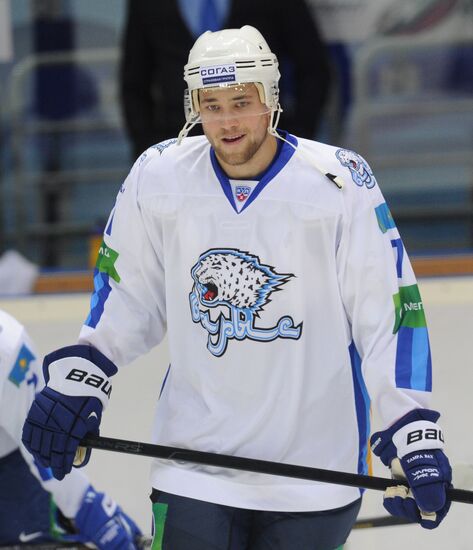 Hockey. KHL. Atlant vs. Barys