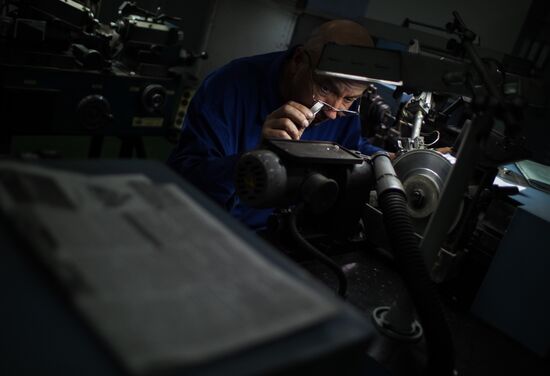 Work of the Kristall diamond factory in Smolensk