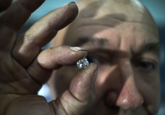 Work of the Kristall diamond factory in Smolensk