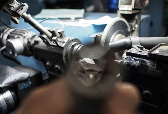 Work of the Kristall diamond factory in Smolensk