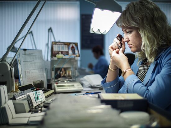 Work of the Kristall diamond factory in Smolensk