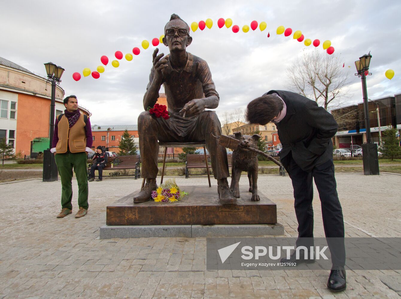 Film director Leonid Gaidai memorial unveiled in Irkutsk