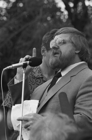 Valentin Dikul