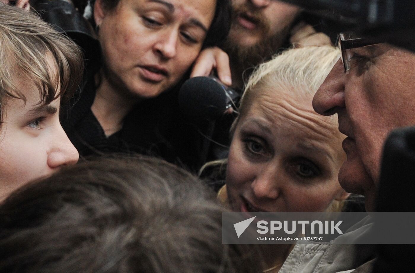 Pussy Riot punk group member Yekaterina Samutsevich freed