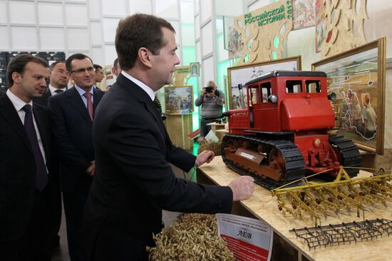 Dmitry Medvedev visits Golden Fall agricultural exhibition