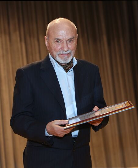 State awards for cultural figures