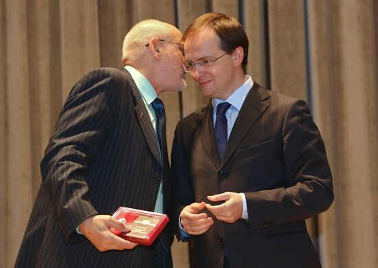 State awards for cultural figures