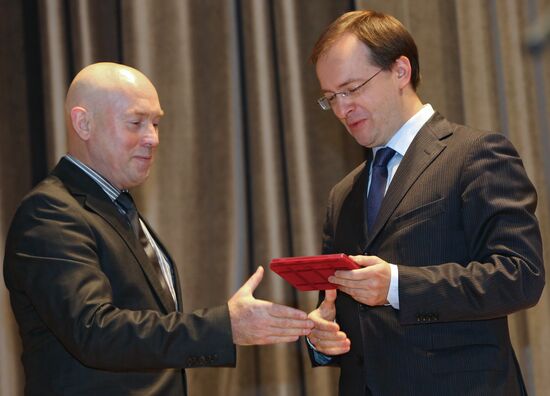 State awards for cultural figures