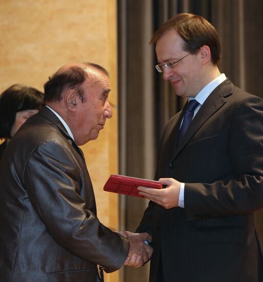 State awards for cultural figures