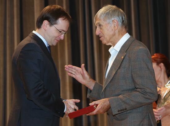 State awards for cultural figures