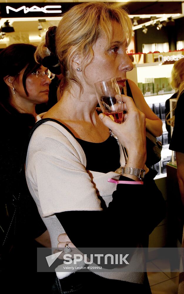 Cocktail party in honor of 20 years of breast cancer awareness