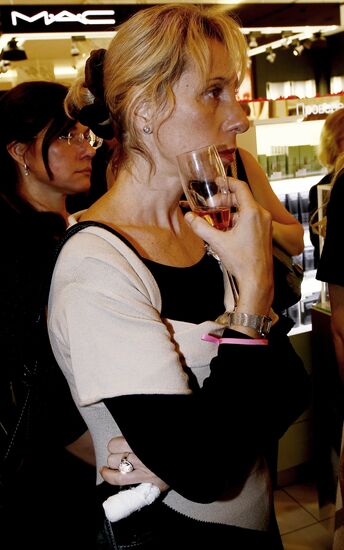 Cocktail party in honor of 20 years of breast cancer awareness