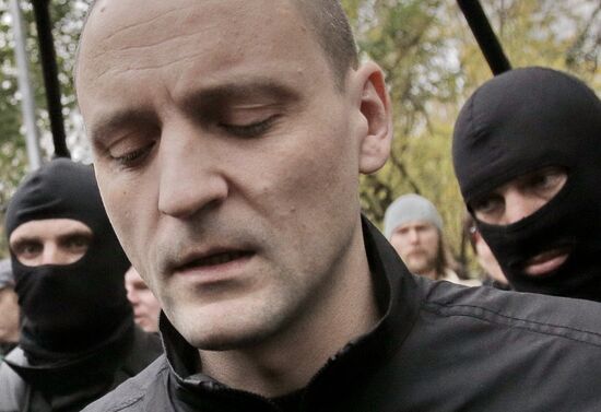 Police search Sergei Udaltsov's apartment