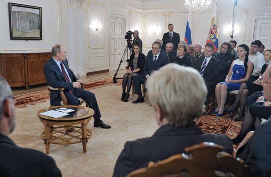 Vladimir Putin meets with All-Russia People's Front leaders