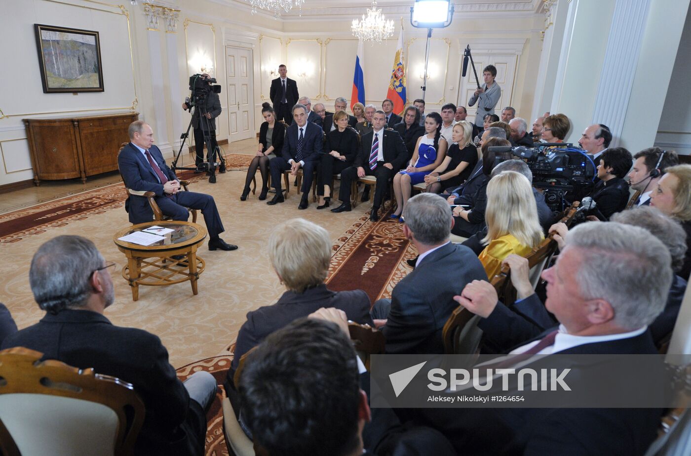Vladimir Putin meets with All-Russia People's Front leaders