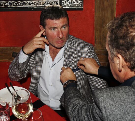 "Evening by the Fireplace" with Grisha Urgant