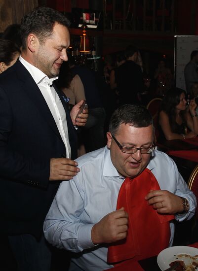 "Evening by the Fireplace" with Grisha Urgant