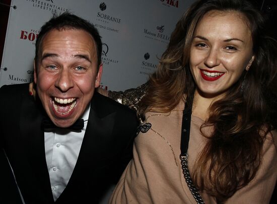 "Evening by the Fireplace" with Grisha Urgant