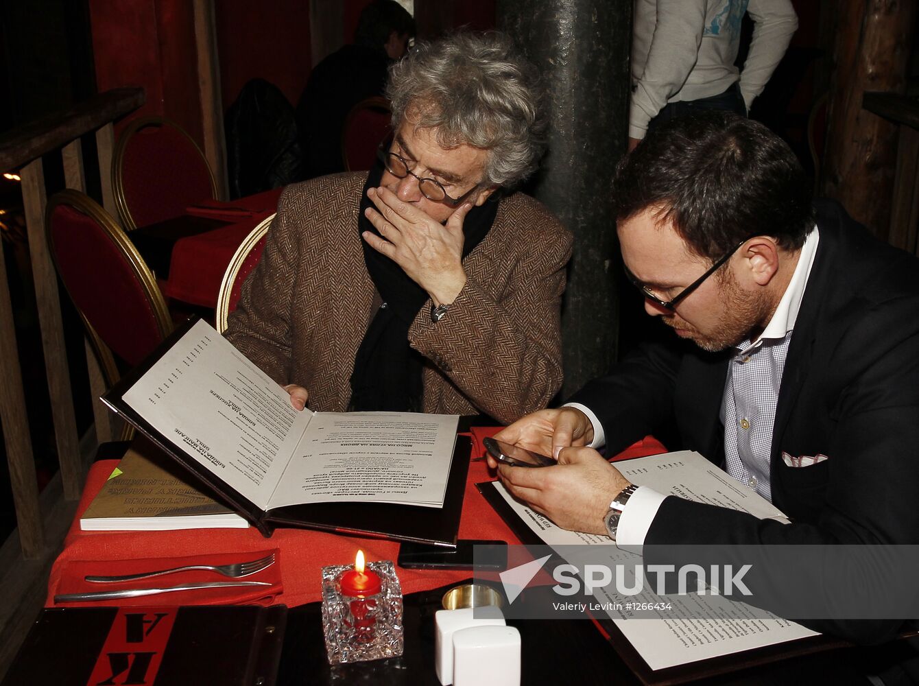 "Evening by the Fireplace" with Grisha Urgant