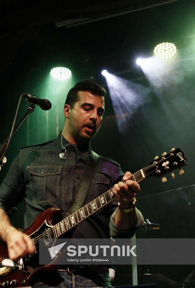 "Evening by the Fireplace" with Grisha Urgant