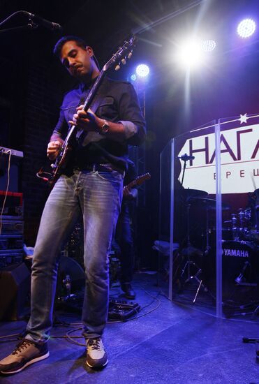 "Evening by the Fireplace" with Grisha Urgant