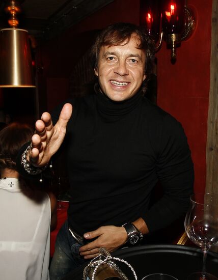 "Evening before the fireplace" with Grisha Urgant