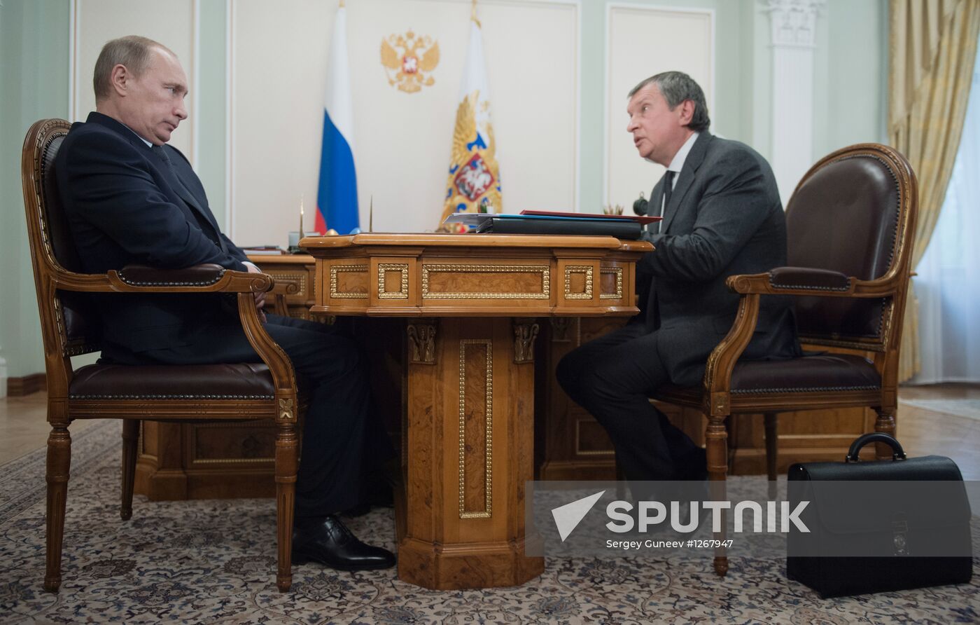 Vladimir Putin meets with Igor Sechin in Novo-Ogaryovo